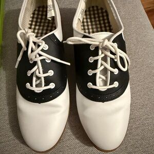 Classic Black and White Women's Oxford Shoes Size 8